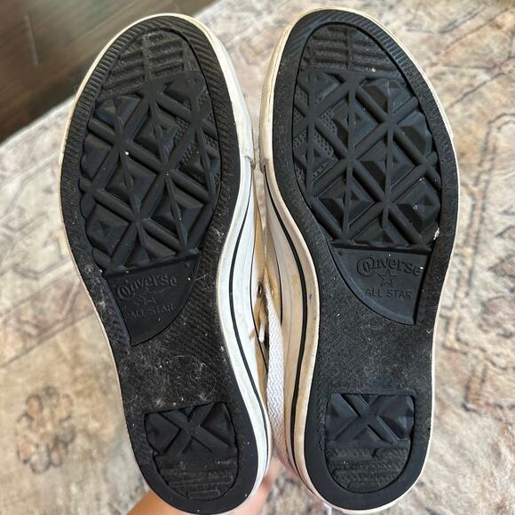 Converse Hello Kitty x Chuck Taylor All Star Hi 'Flowers' Women's SZ 6 Sanrio - Picture 15 of 16